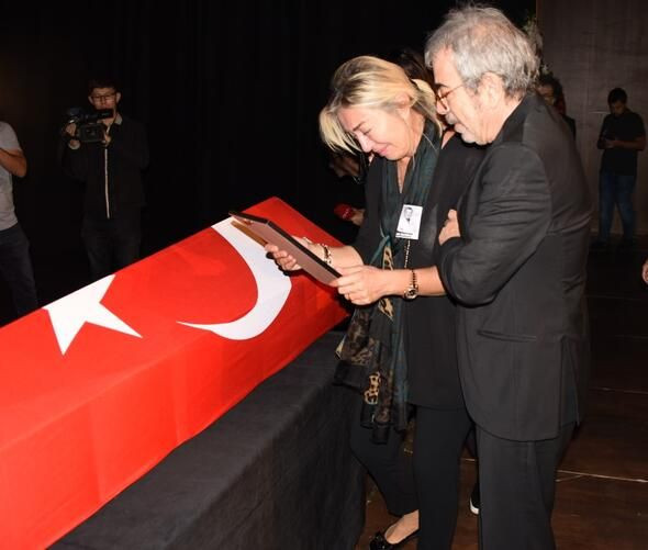 Usta oyuncu son yolculuğuna uğurlandı! - Sayfa 7