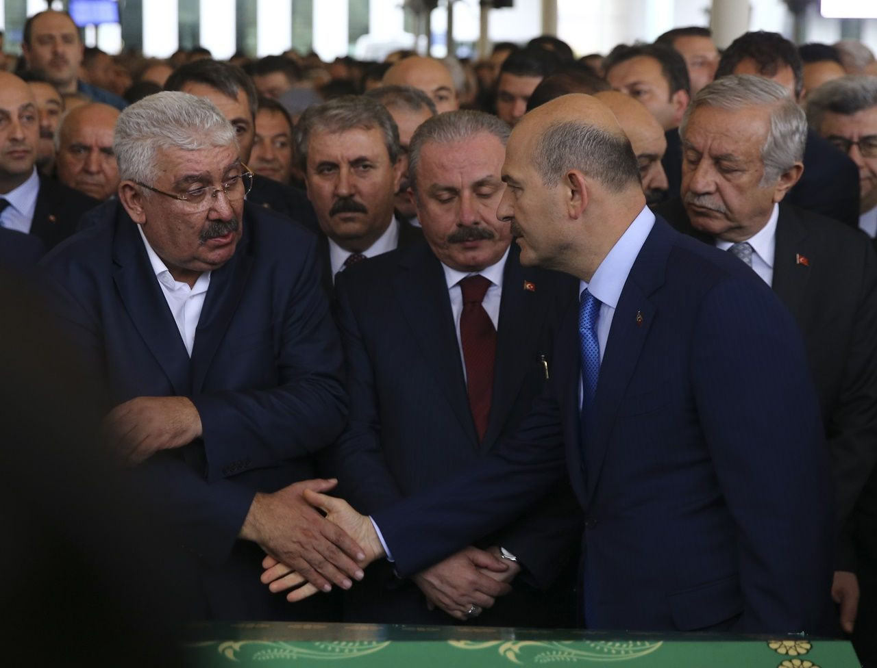 MHP'li Semih Yalçın oğlunu toprağa verdi... - Sayfa 14