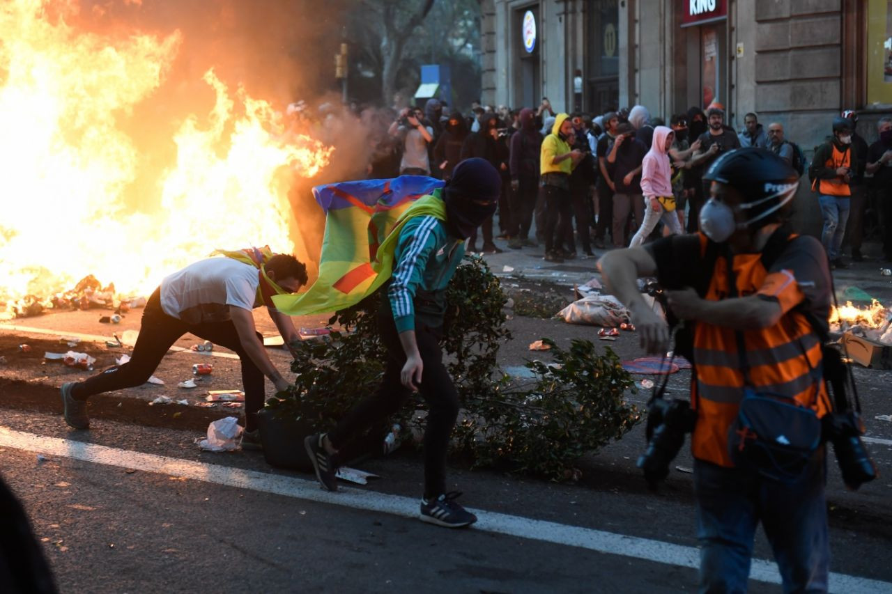 Zorunlu olmadıkça Katalonya'ya gitmeyin! - Sayfa 6