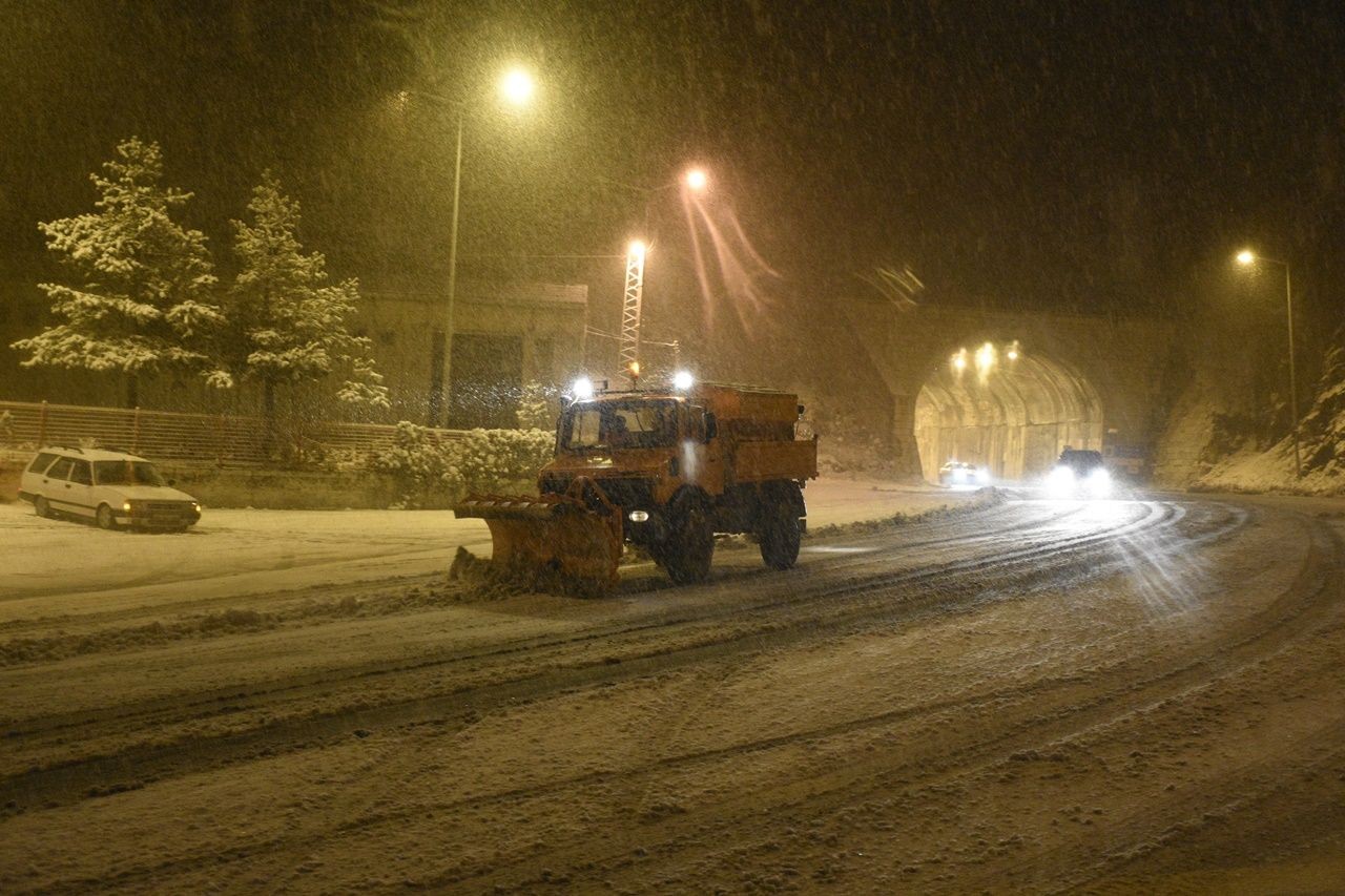 Zigana Dağı'nda kar yağışı etkili oluyor... - Sayfa 1