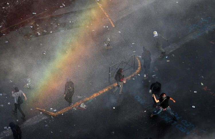 Kadın polisler diri diri yanmaya başladı! - Sayfa 32