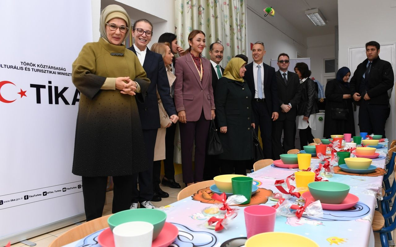 Emine Erdoğan, Macaristan'da anaokulu açılışına katıldı! - Sayfa 7