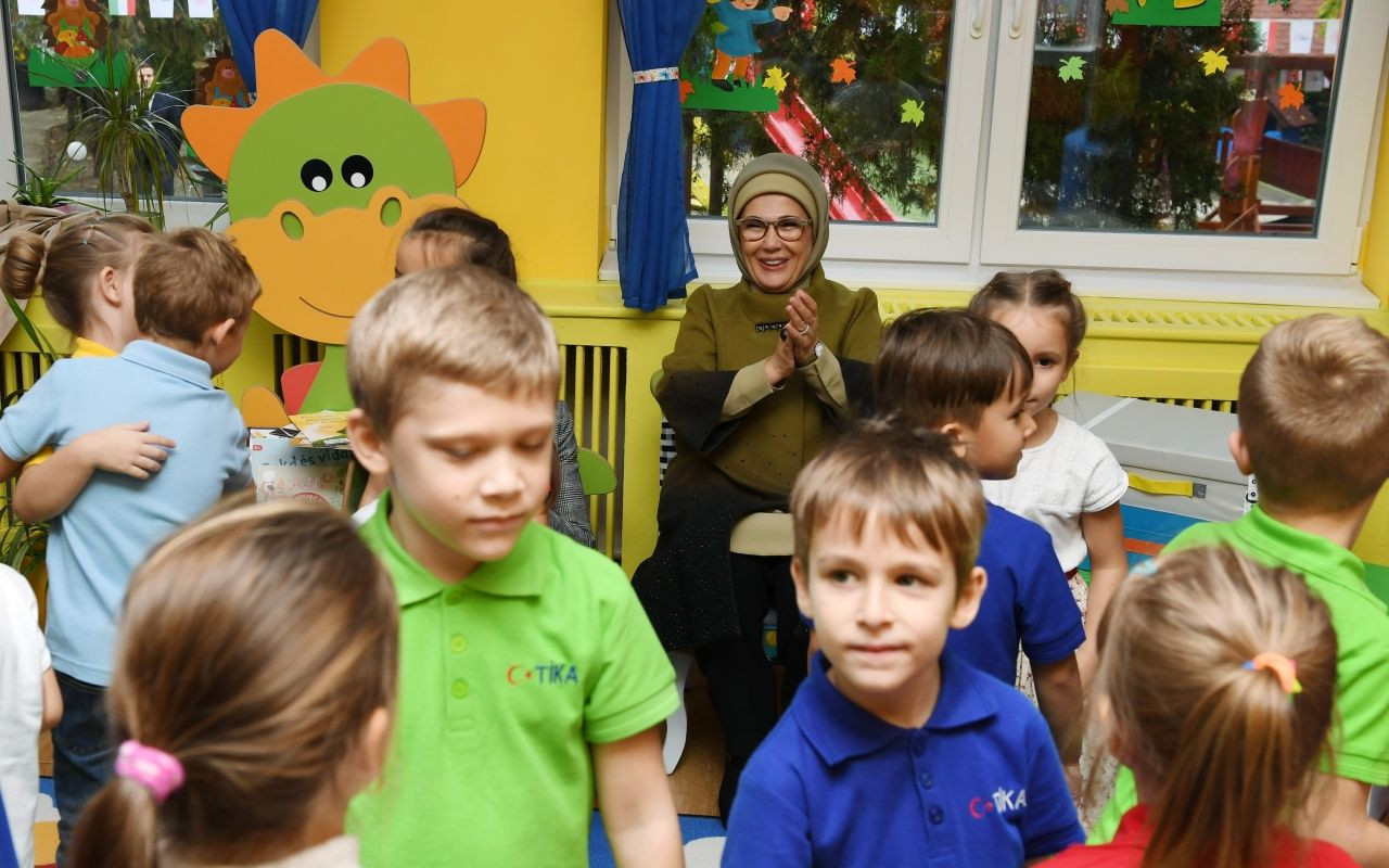 Emine Erdoğan, Macaristan'da anaokulu açılışına katıldı! - Sayfa 8