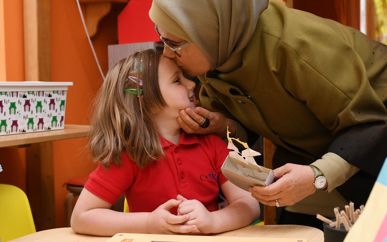 Emine Erdoğan, Macaristan'da anaokulu açılışına katıldı! - Sayfa 11