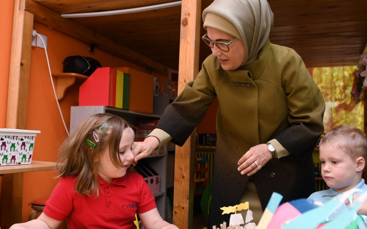 Emine Erdoğan, Macaristan'da anaokulu açılışına katıldı! - Sayfa 12