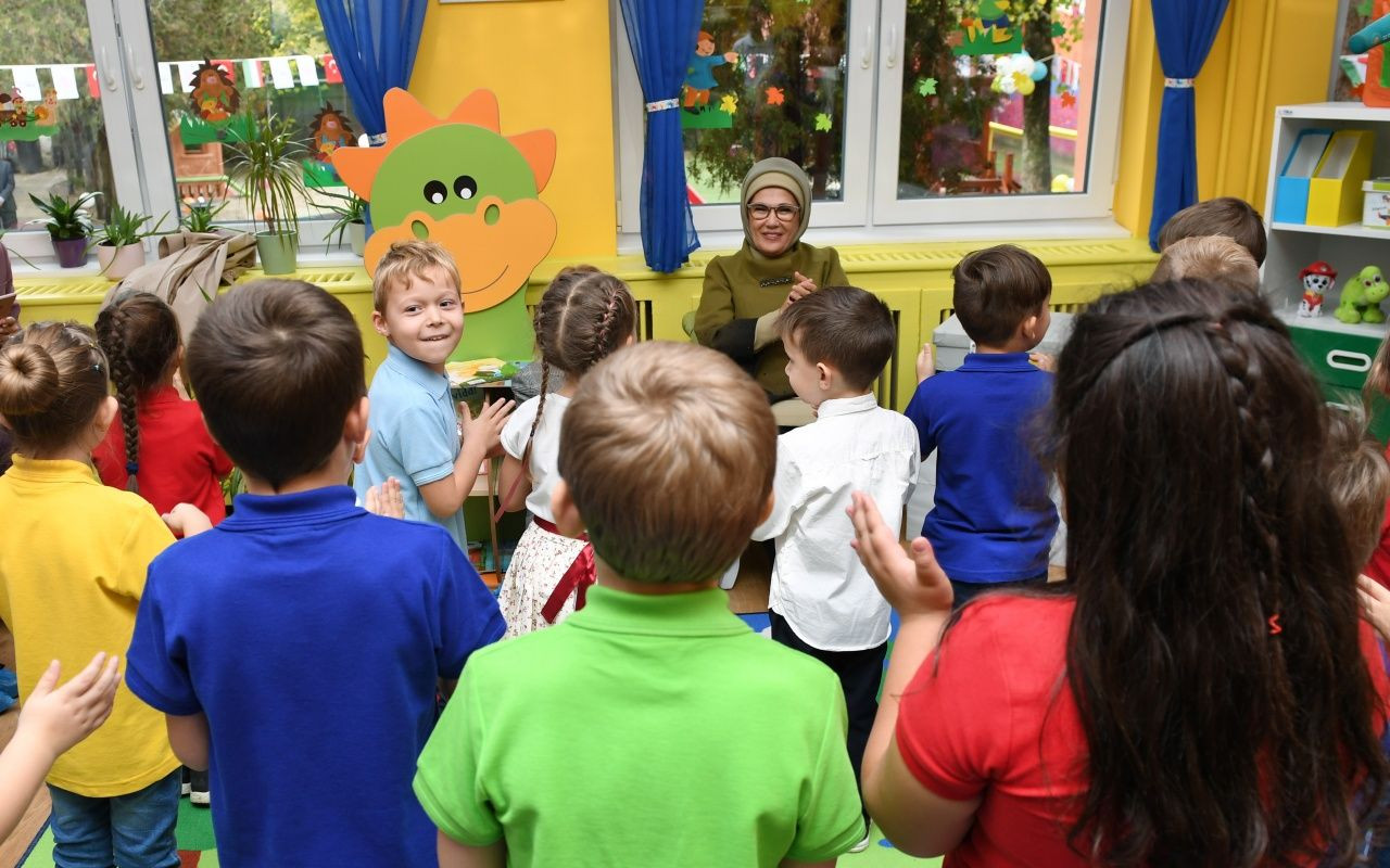 Emine Erdoğan, Macaristan'da anaokulu açılışına katıldı! - Sayfa 14