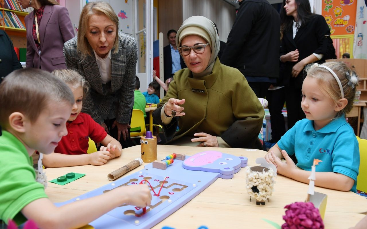 Emine Erdoğan, Macaristan'da anaokulu açılışına katıldı! - Sayfa 15