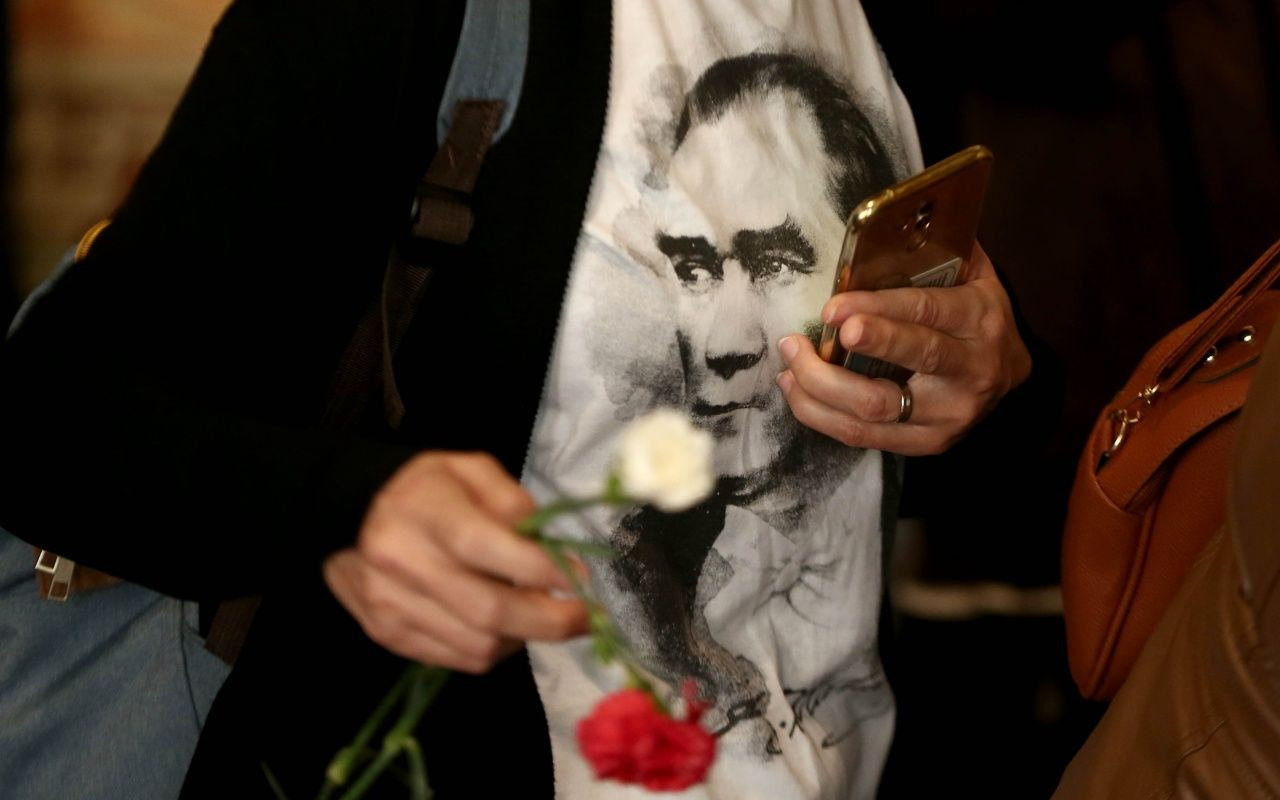 9'u 5 geçe tüm yurtta hayat durdu! - Sayfa 10