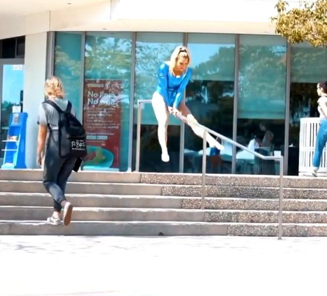 Sokakta mayosuyla gezerek şaşkınlık yarattı! - Sayfa 13