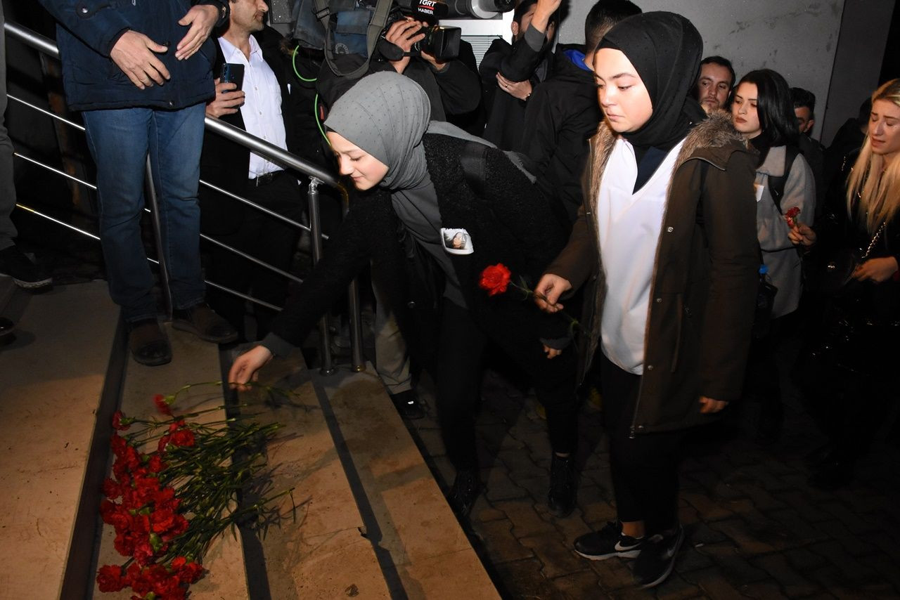 Ceren Özdemir için hüzünlü yürüyüş! - Sayfa 17