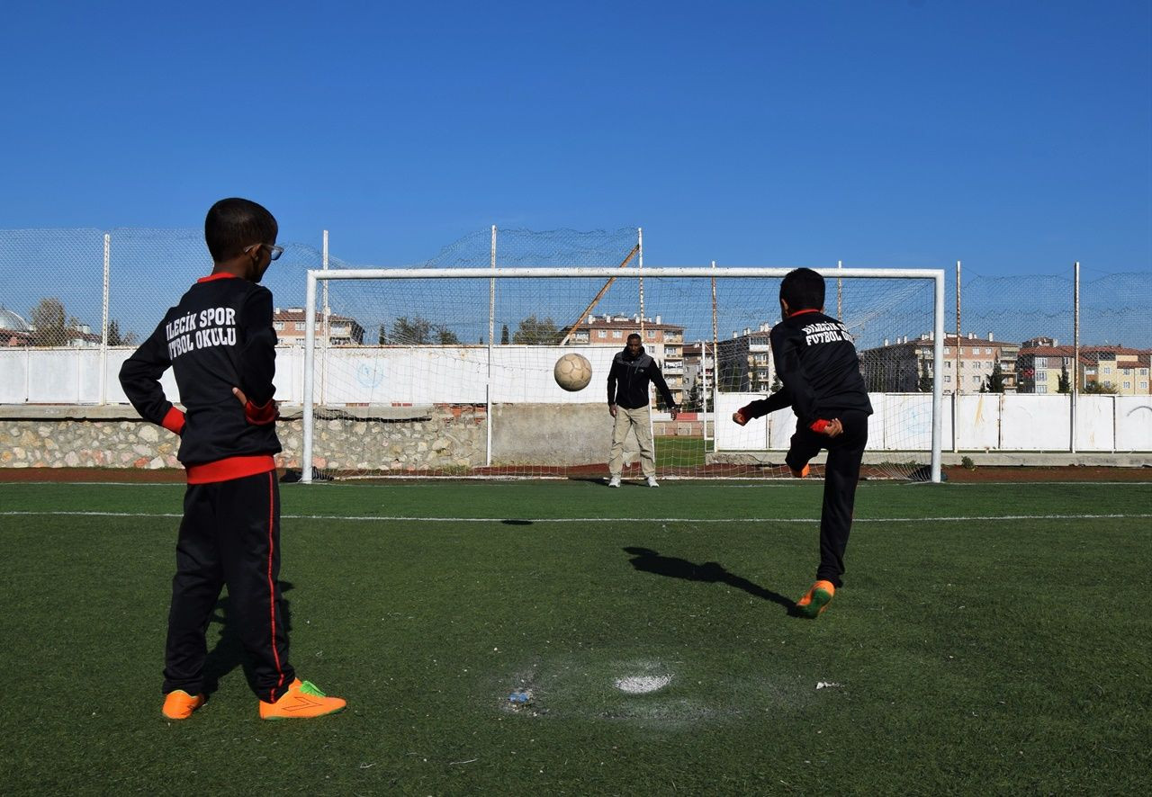 Yemenli futbolcu, oğullarını Türk milli takımı için hazırlıyor! - Sayfa 6