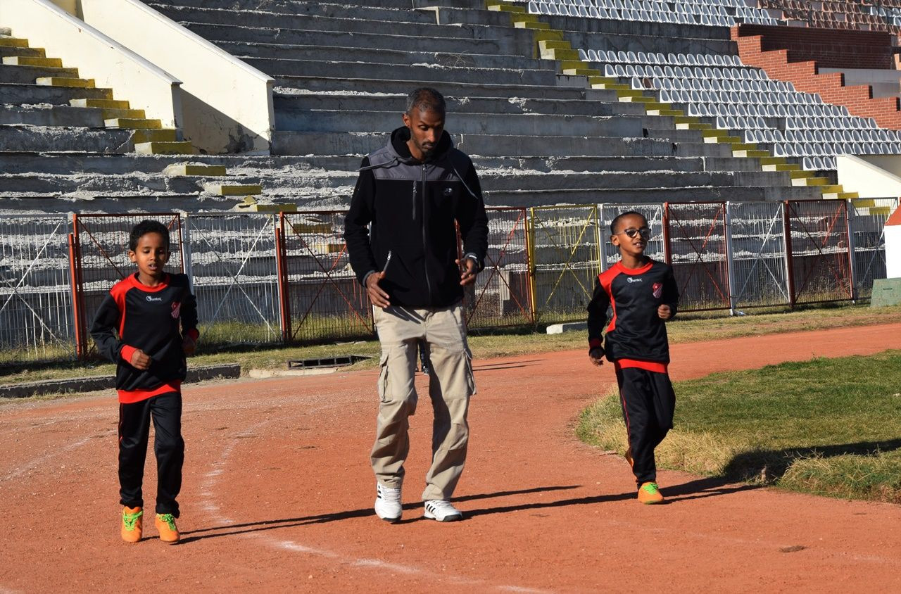 Yemenli futbolcu, oğullarını Türk milli takımı için hazırlıyor! - Sayfa 8