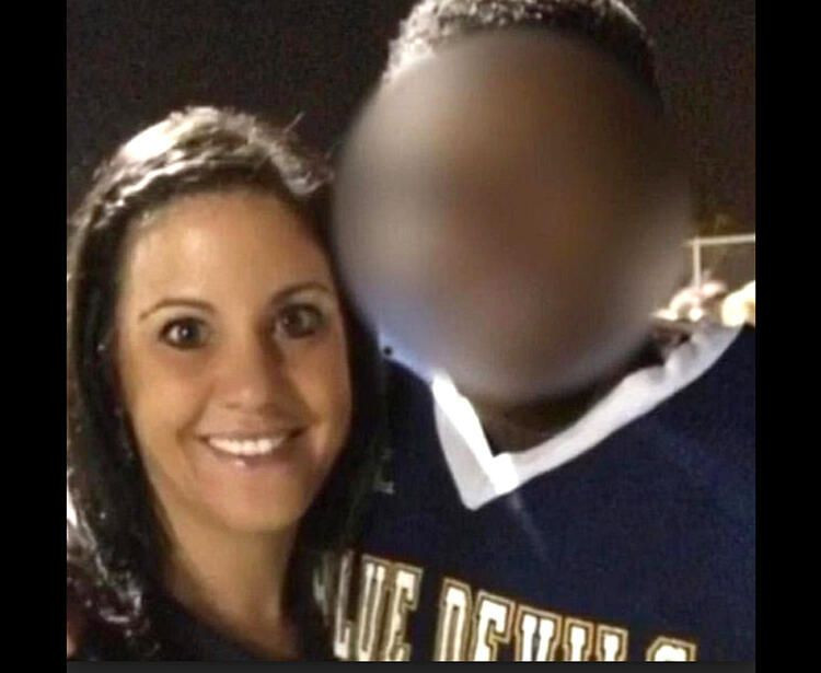 Eski güzellik kraliçesinden çırılçıplak iğrençlik! - Sayfa 100