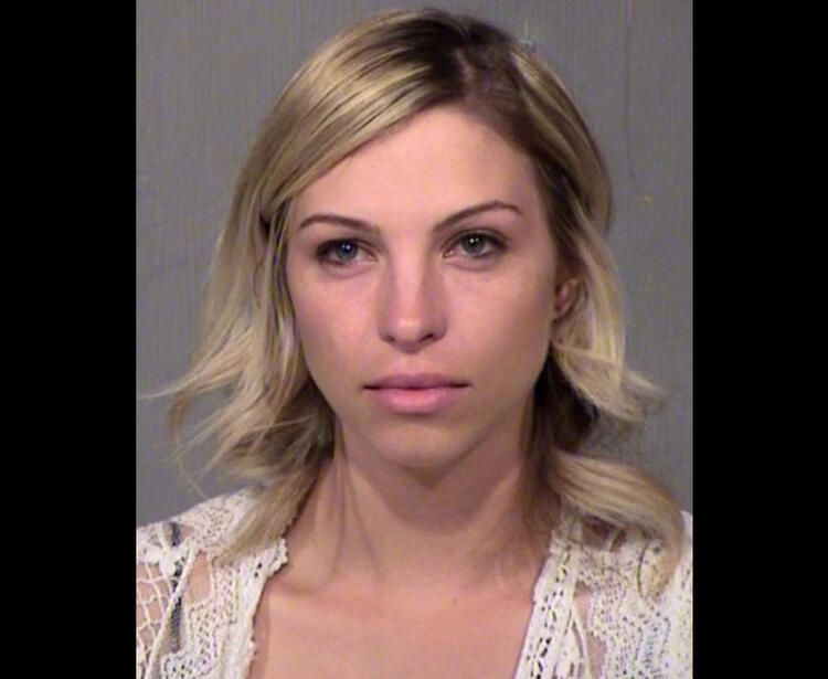 Eski güzellik kraliçesinden çırılçıplak iğrençlik! - Sayfa 112