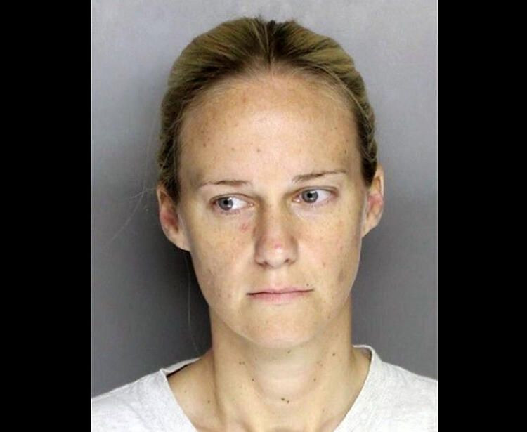 Eski güzellik kraliçesinden çırılçıplak iğrençlik! - Sayfa 115