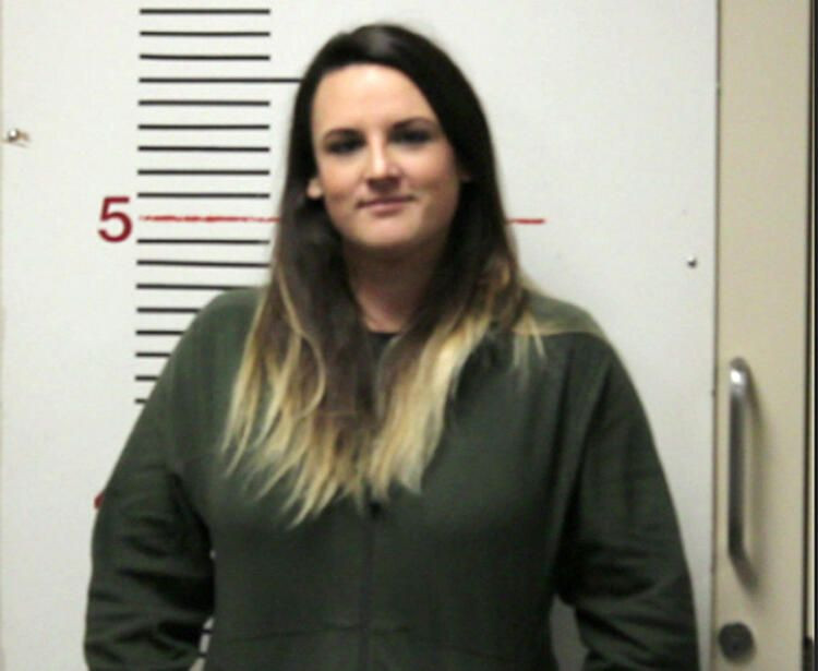 Eski güzellik kraliçesinden çırılçıplak iğrençlik! - Sayfa 127