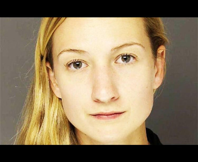 Eski güzellik kraliçesinden çırılçıplak iğrençlik! - Sayfa 128