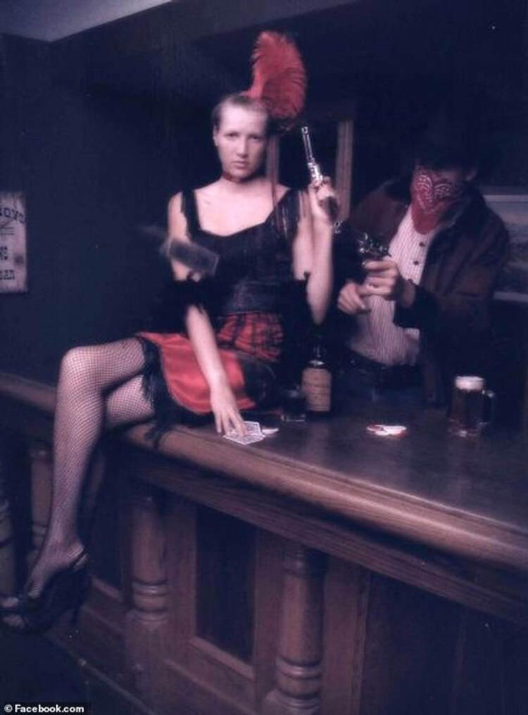 Eski güzellik kraliçesinden çırılçıplak iğrençlik! - Sayfa 28