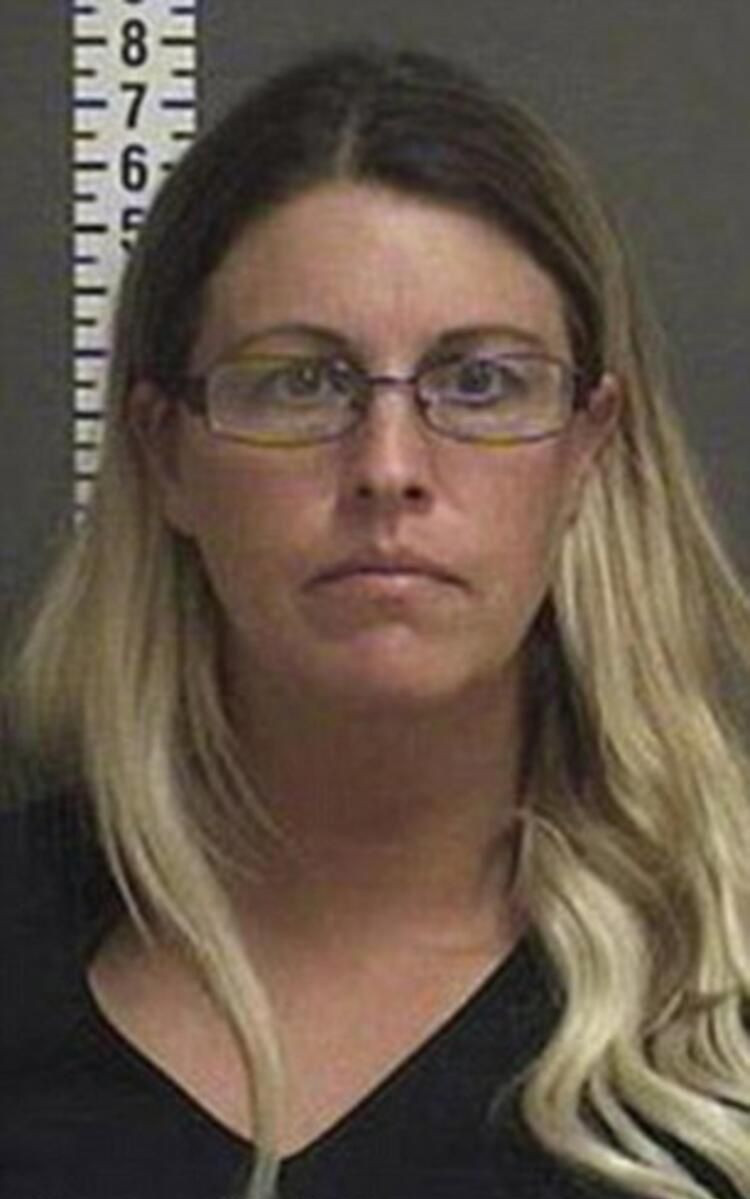 Eski güzellik kraliçesinden çırılçıplak iğrençlik! - Sayfa 50