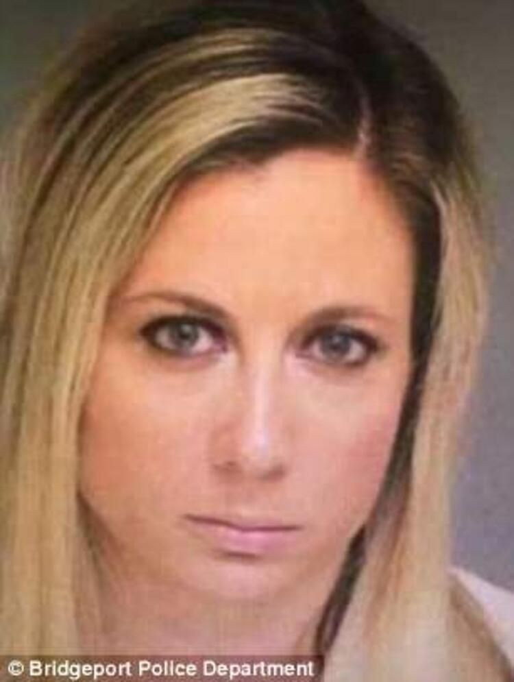 Eski güzellik kraliçesinden çırılçıplak iğrençlik! - Sayfa 75