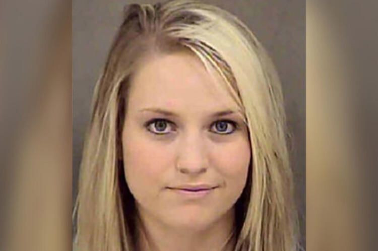 Eski güzellik kraliçesinden çırılçıplak iğrençlik! - Sayfa 77