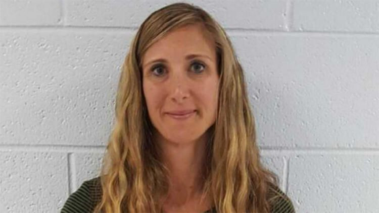 Eski güzellik kraliçesinden çırılçıplak iğrençlik! - Sayfa 79