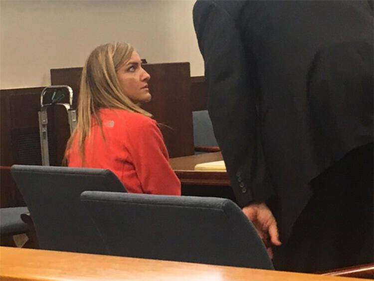 Eski güzellik kraliçesinden çırılçıplak iğrençlik! - Sayfa 85