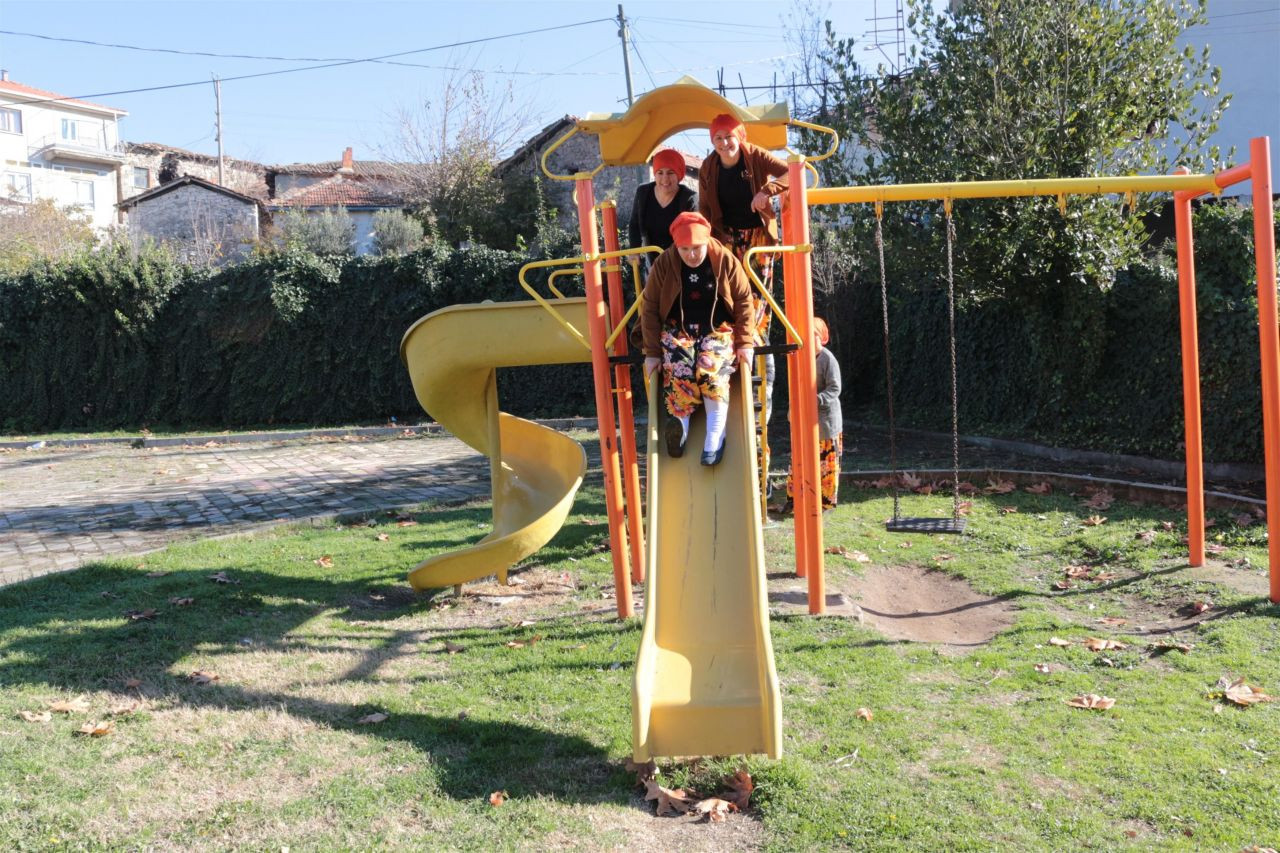 Köylü kadınlar, arkadaşlarına destek için saçlarını kazıttı! - Sayfa 7