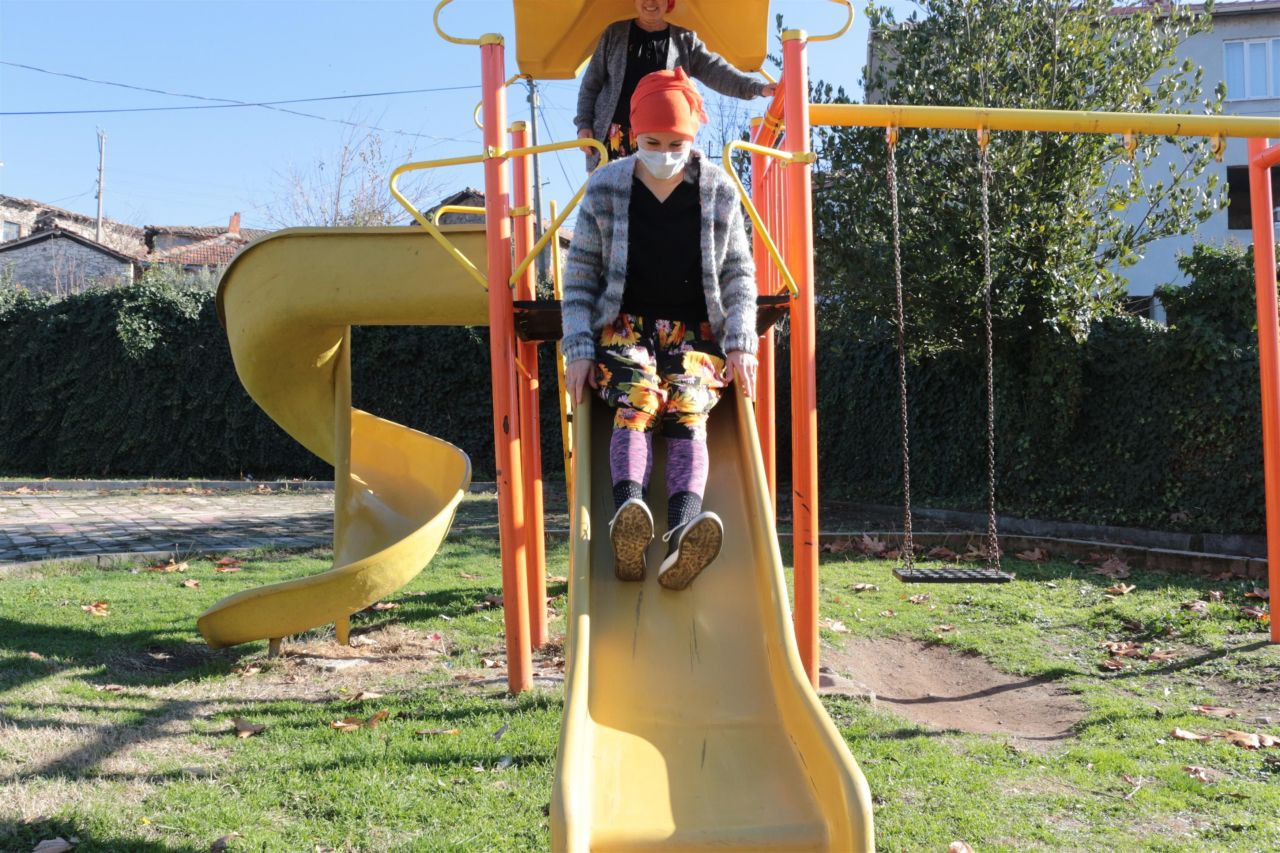 Köylü kadınlar, arkadaşlarına destek için saçlarını kazıttı! - Sayfa 8