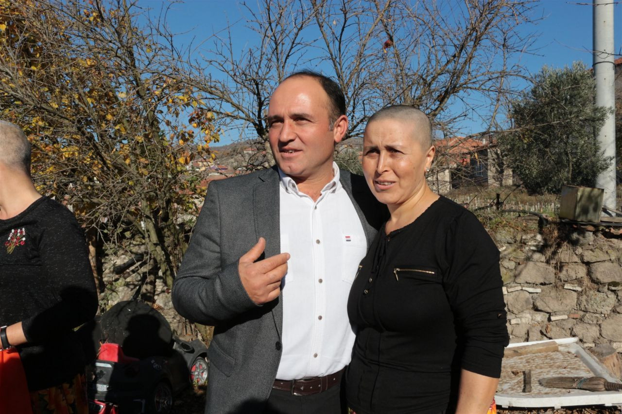 Köylü kadınlar, arkadaşlarına destek için saçlarını kazıttı! - Sayfa 16