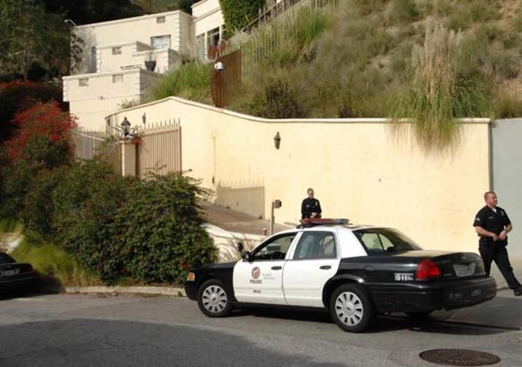 "Damadıyla birlikte olmak için oyuncu kızını öldürdü!" - Sayfa 13