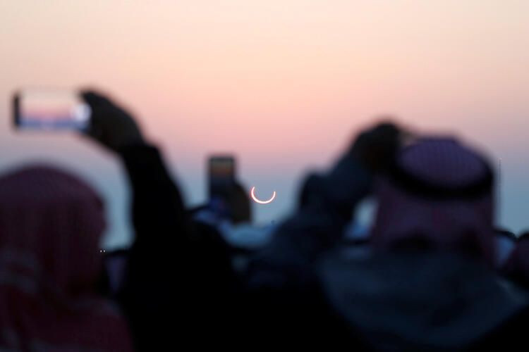 Çocukları kuma gömüp gözlüklerini takıp izlediler! - Sayfa 38