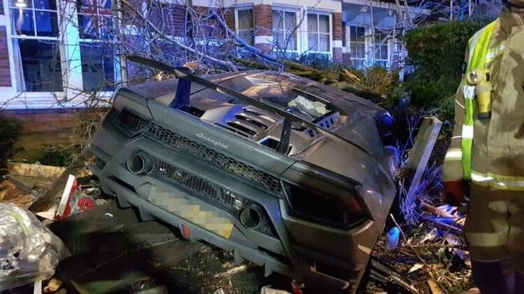 Ünlü futbolcu kaza yaptı! O halde görenler büyük şok yaşadı... - Sayfa 5