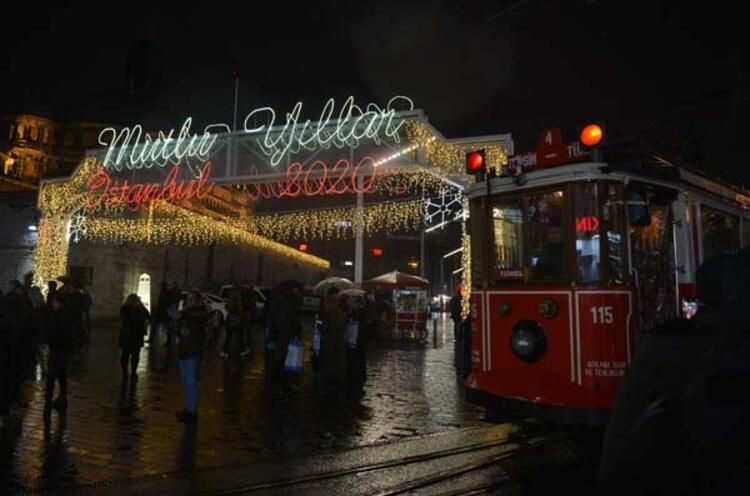 Taksim ve İstiklal Caddesi yeni yıl için ışıl ışıl! - Sayfa 13