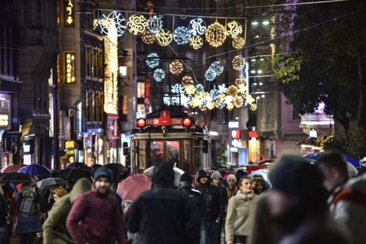 Taksim ve İstiklal Caddesi yeni yıl için ışıl ışıl! - Sayfa 15