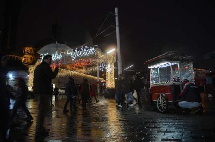 Taksim ve İstiklal Caddesi yeni yıl için ışıl ışıl! - Sayfa 7