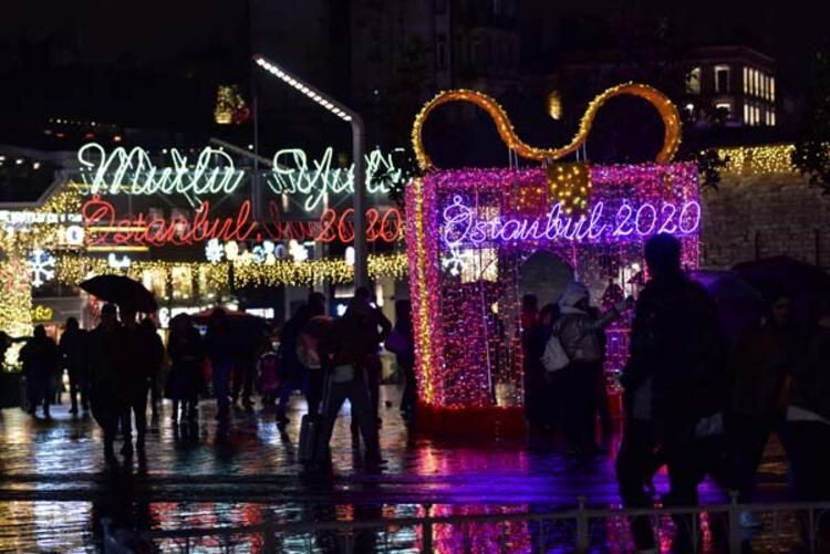 Taksim ve İstiklal Caddesi yeni yıl için ışıl ışıl! - Sayfa 12