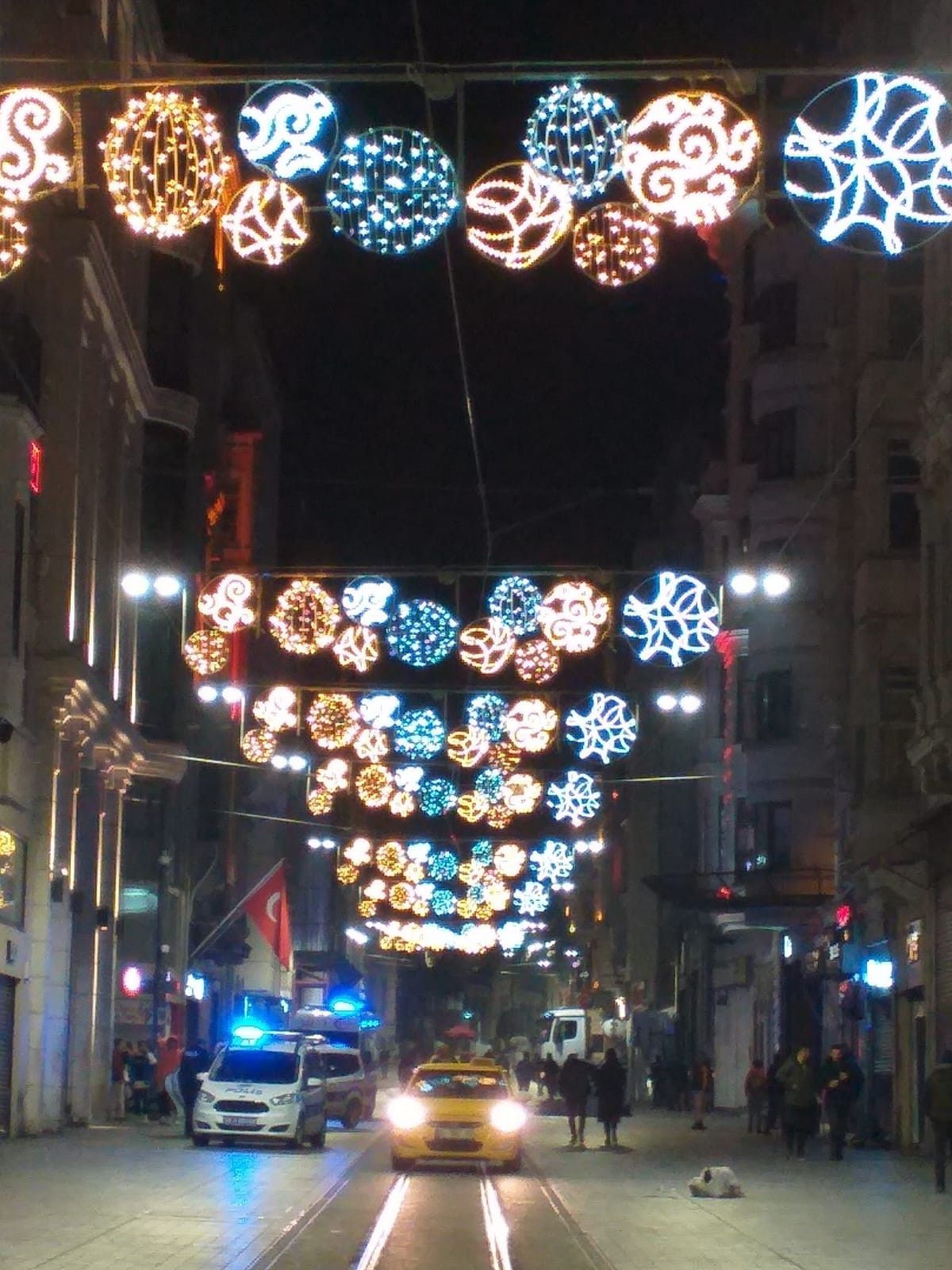 Taksim ve İstiklal Caddesi yeni yıl için ışıl ışıl! - Sayfa 8