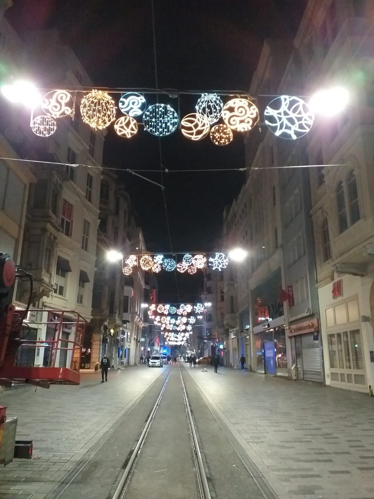 Taksim ve İstiklal Caddesi yeni yıl için ışıl ışıl! - Sayfa 10