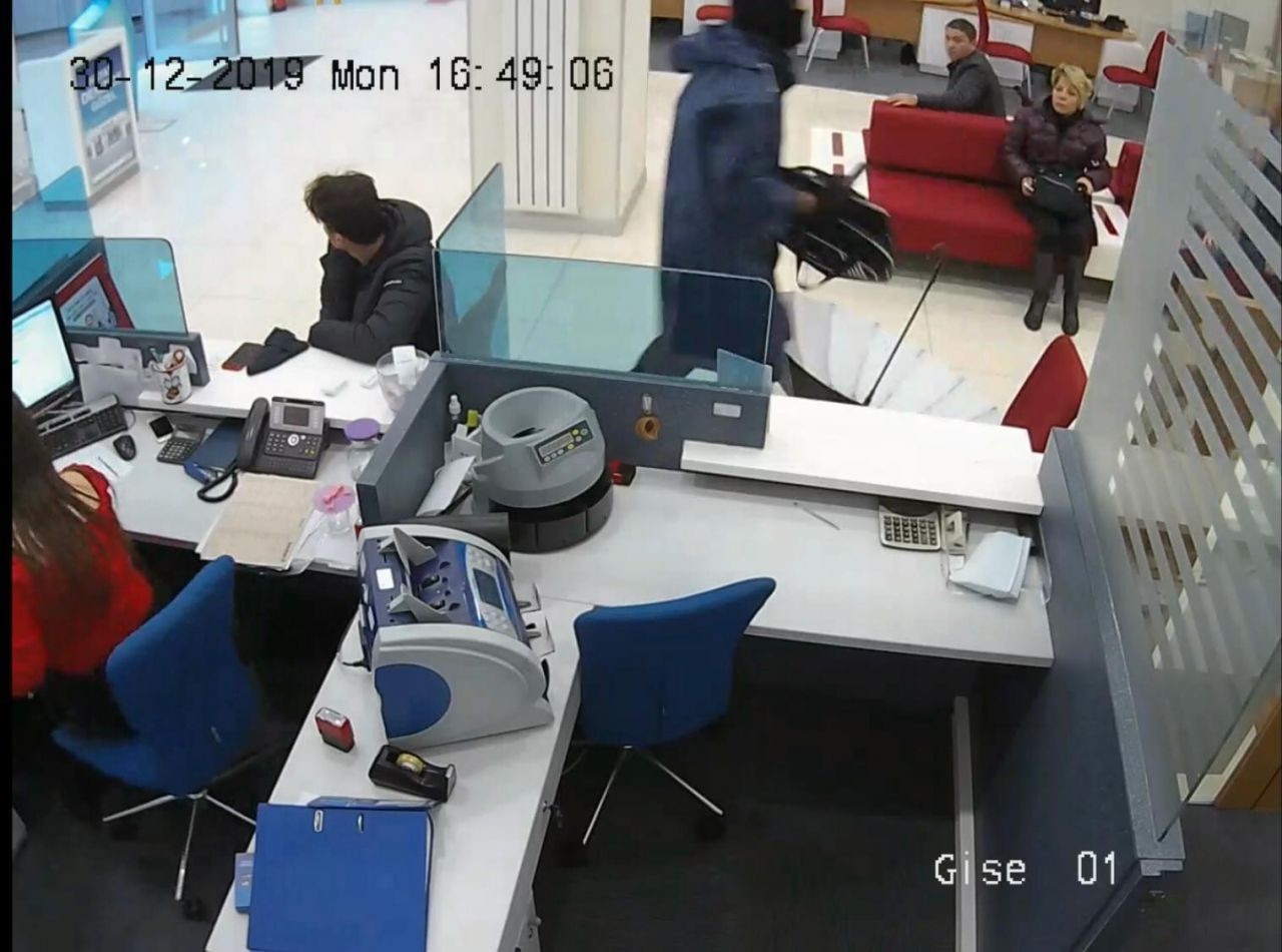 Sahte bomba ile soygun yapmıştı! İşte soygun anı - Sayfa 6