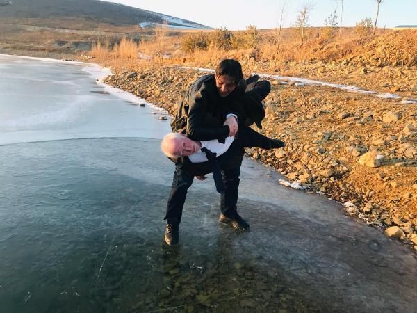 Buzun üzerinde kendinden geçti! - Sayfa 5