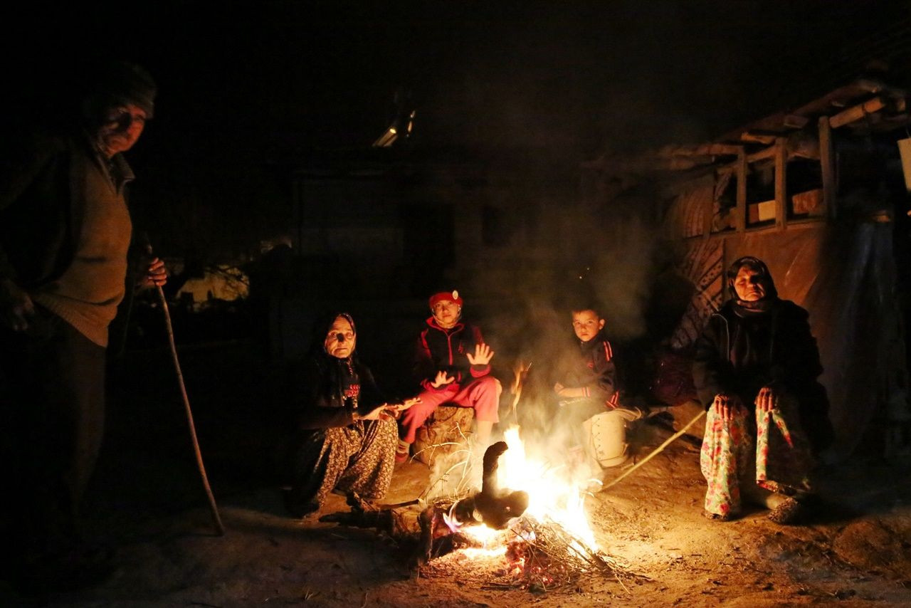 Manisa'da vatandaşlar geceyi sokakta geçiriyor! - Sayfa 8