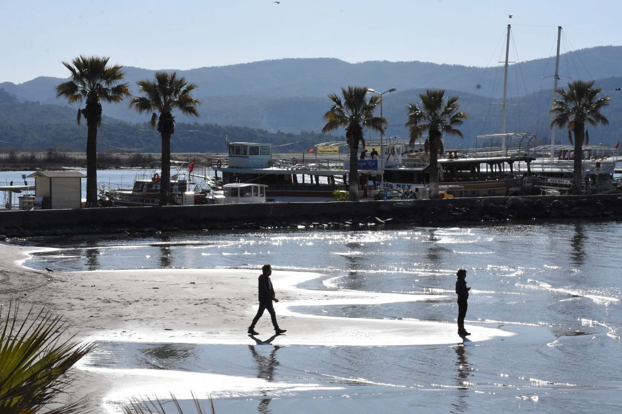Akyaka'da deniz suyu 30 metre çekildi - Sayfa 12