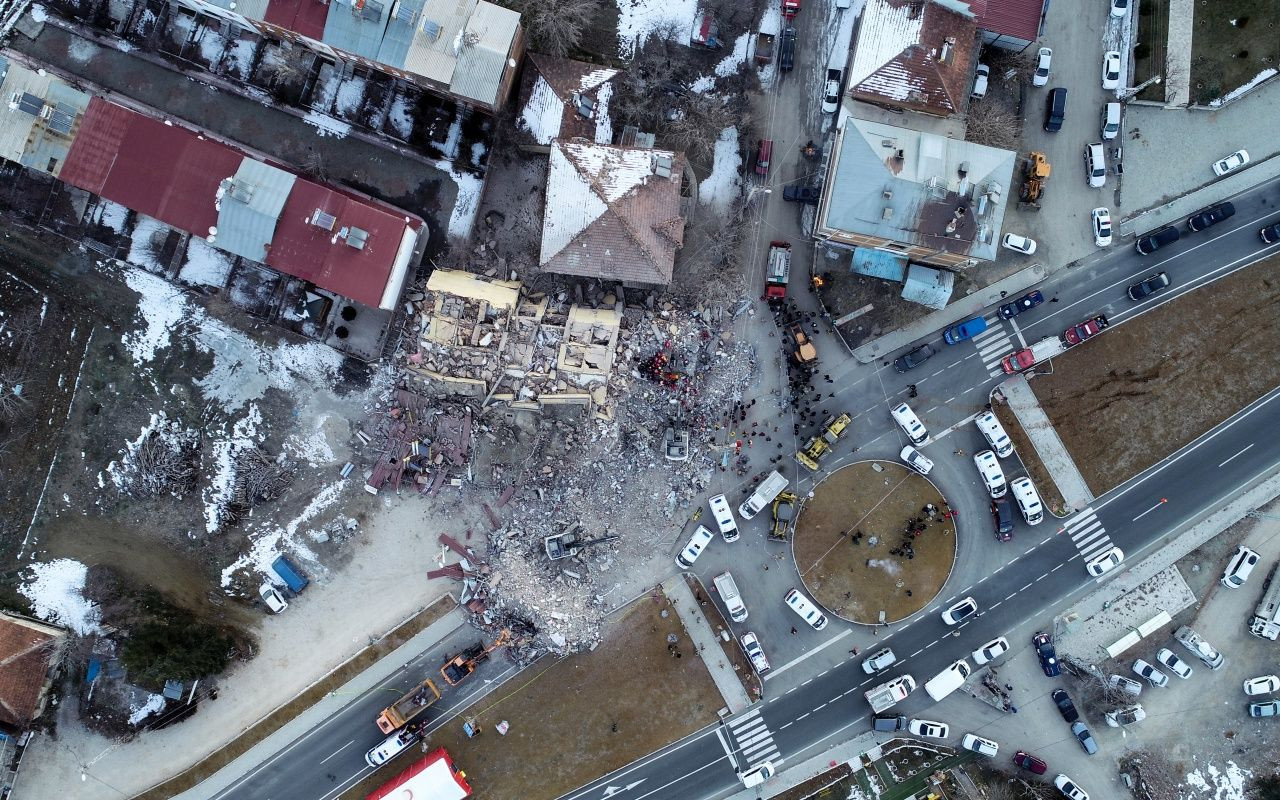 Acı tablo gün ağarınca ortaya çıktı - Sayfa 12