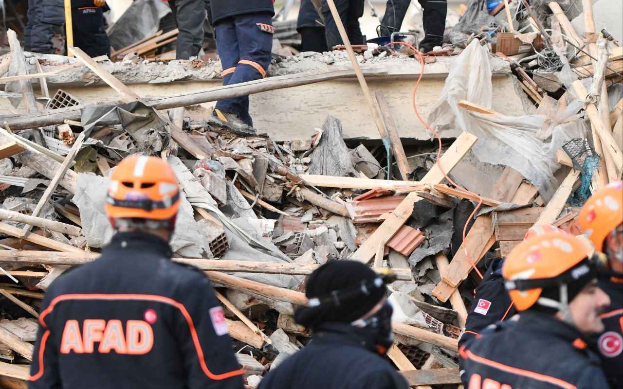 Acı tablo gün ağarınca ortaya çıktı - Sayfa 50