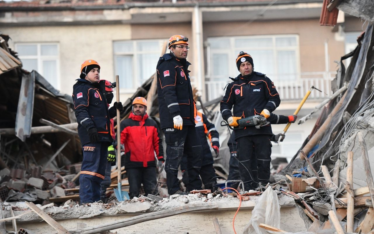 Acı tablo gün ağarınca ortaya çıktı - Sayfa 51