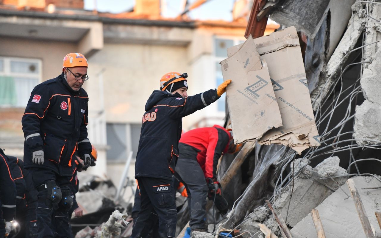 Acı tablo gün ağarınca ortaya çıktı - Sayfa 56