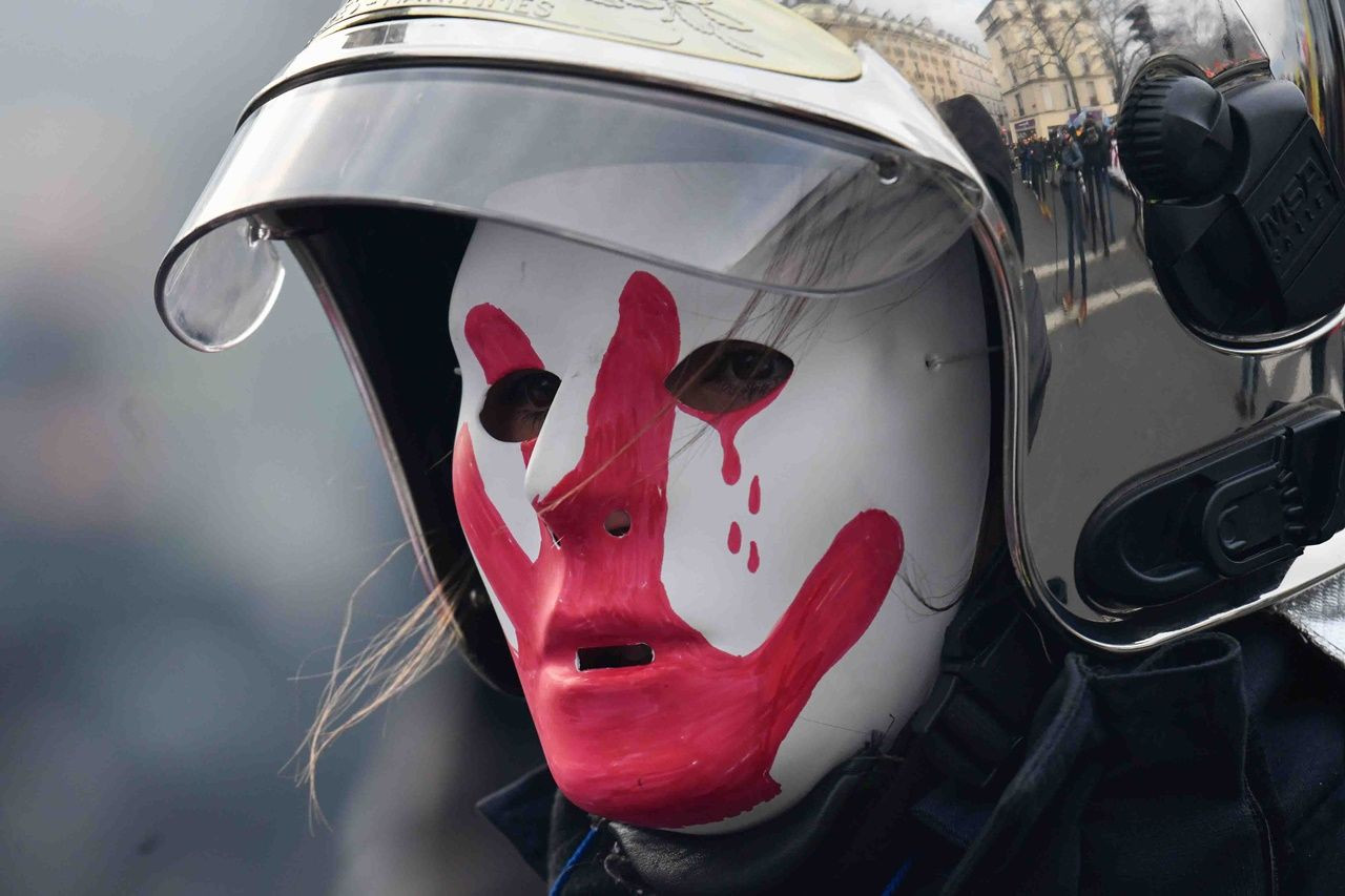 İtfaiyecilerle polisler birbirine girdi... - Sayfa 17