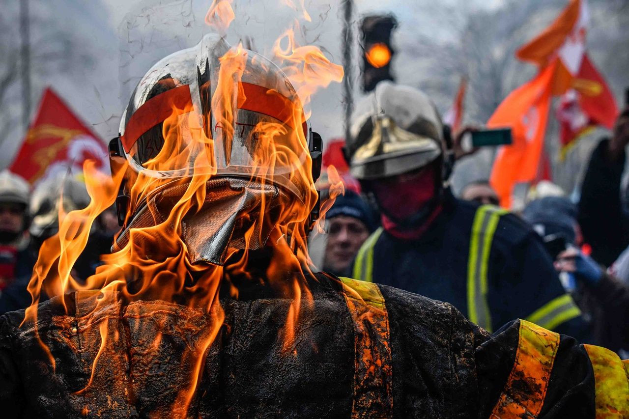 İtfaiyecilerle polisler birbirine girdi... - Sayfa 19