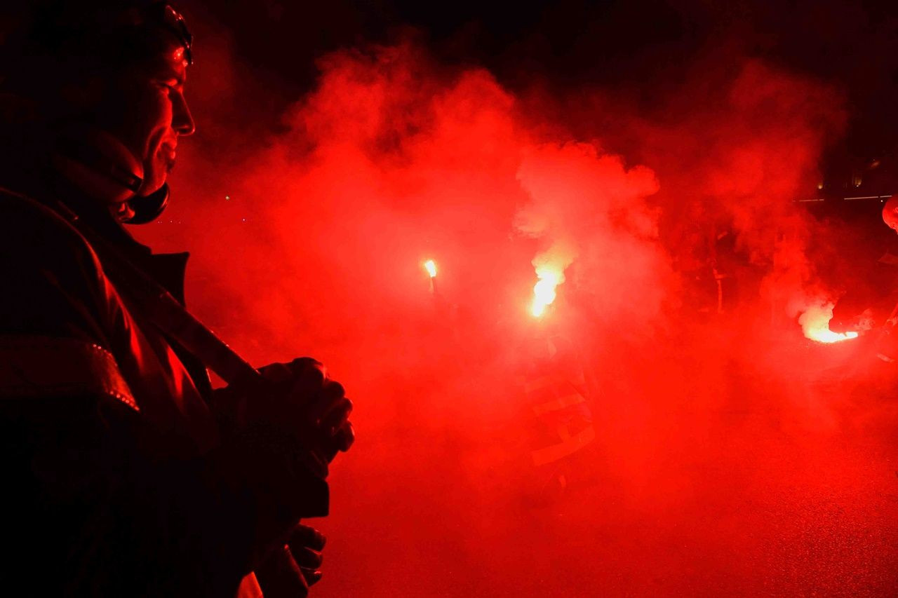 İtfaiyecilerle polisler birbirine girdi... - Sayfa 27